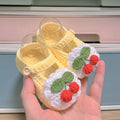 LW09-🍒👶 Handgehäkelte Baby-Schuhe in Hellgelb mit Kirschen-Dekor – Süßes Geschenk zur Geburt